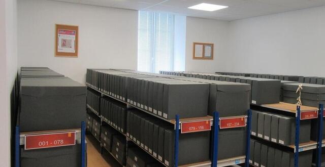 photo &agrave; sixt-sur-aff, le classement des archives a n&eacute;cessit&eacute; un travail ph&eacute;nom&eacute;nal. &copy; photo j&eacute;r&ocirc;me allain 