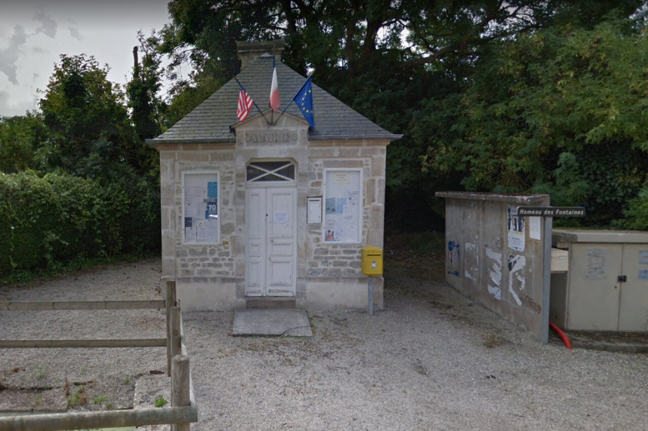 , Cette commune de la Manche abrite une des plus petites mairies de France