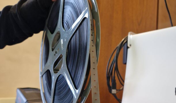 Voici le film original en 9,5 mm que Thierry Drouot a retrouv&eacute; et qui est maintenant conserv&eacute; aux archives d&eacute;partementales. Photo Catherine Bonnet