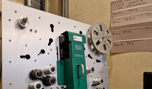 Le film a &eacute;t&eacute; num&eacute;ris&eacute; via ce scanner sp&eacute;cifique. Photo Catherine Bonnet