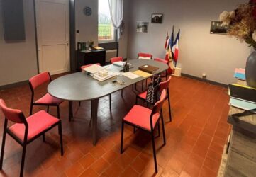 , C&rsquo;est l&rsquo;une des plus petites mairies du Calvados : &laquo; Avant, on transportait les archives en brouette &raquo;